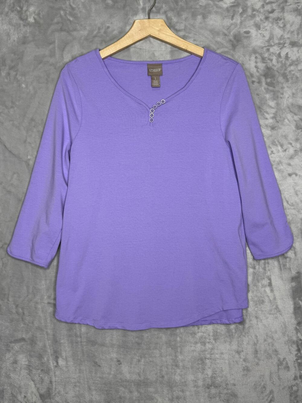 Chicos Top Womens Medium Lavender Henley Button Accents V Neck 3/4 Sleeve